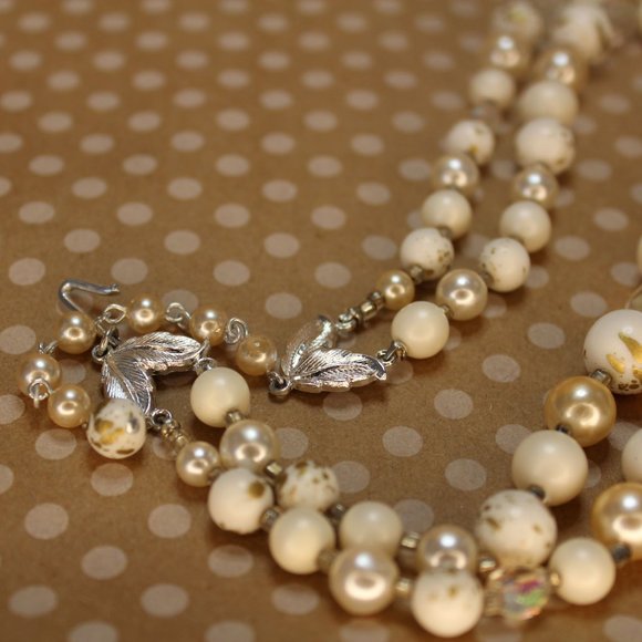 True Vintage 1950-60s Pearl, Gold, Glass Beaded Necklace and Earring Set - Picture 4 of 5